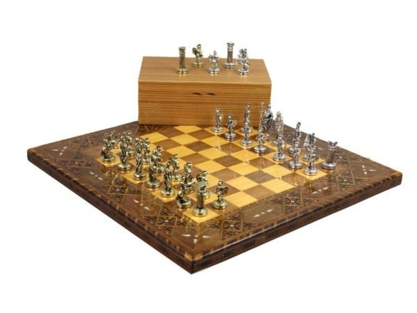 Premium Range Chess Board With Metal Pieces "Lineage" - CWWL17" - Image 2