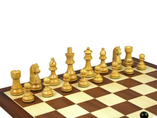 boxwood german staunton chess pieces