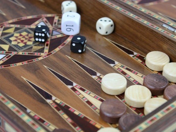 dices and backgammon pieces