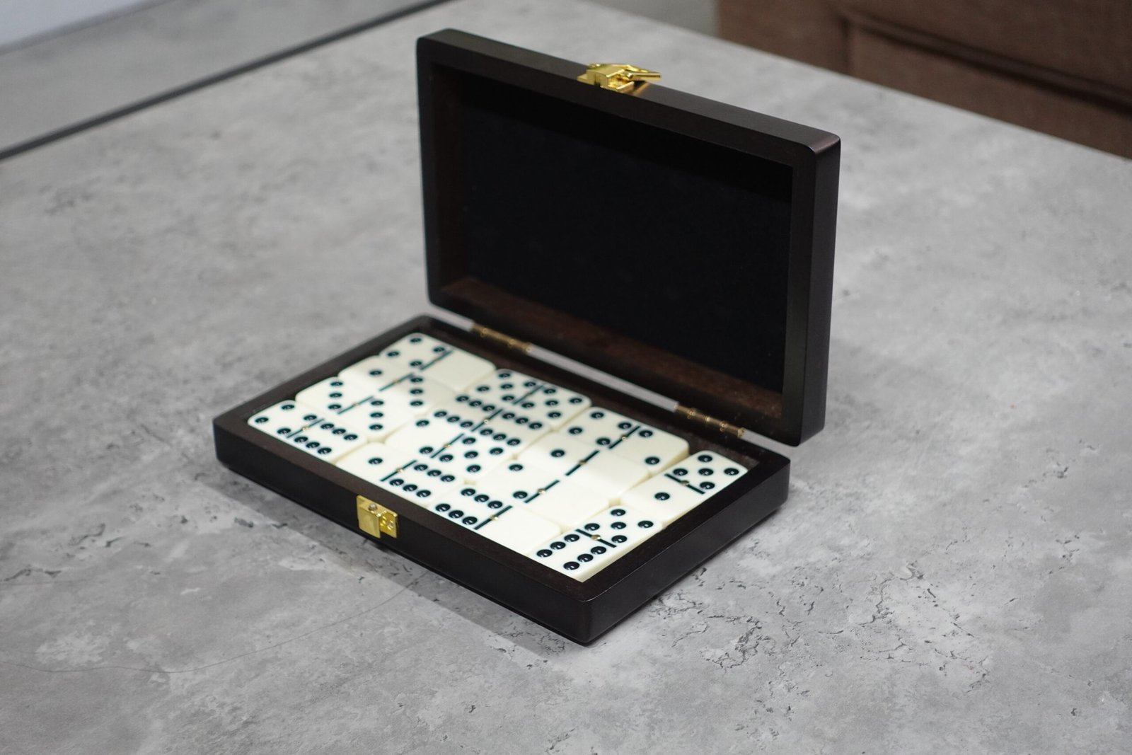 Double 6 Dominoes in Wooden Case - Image 2