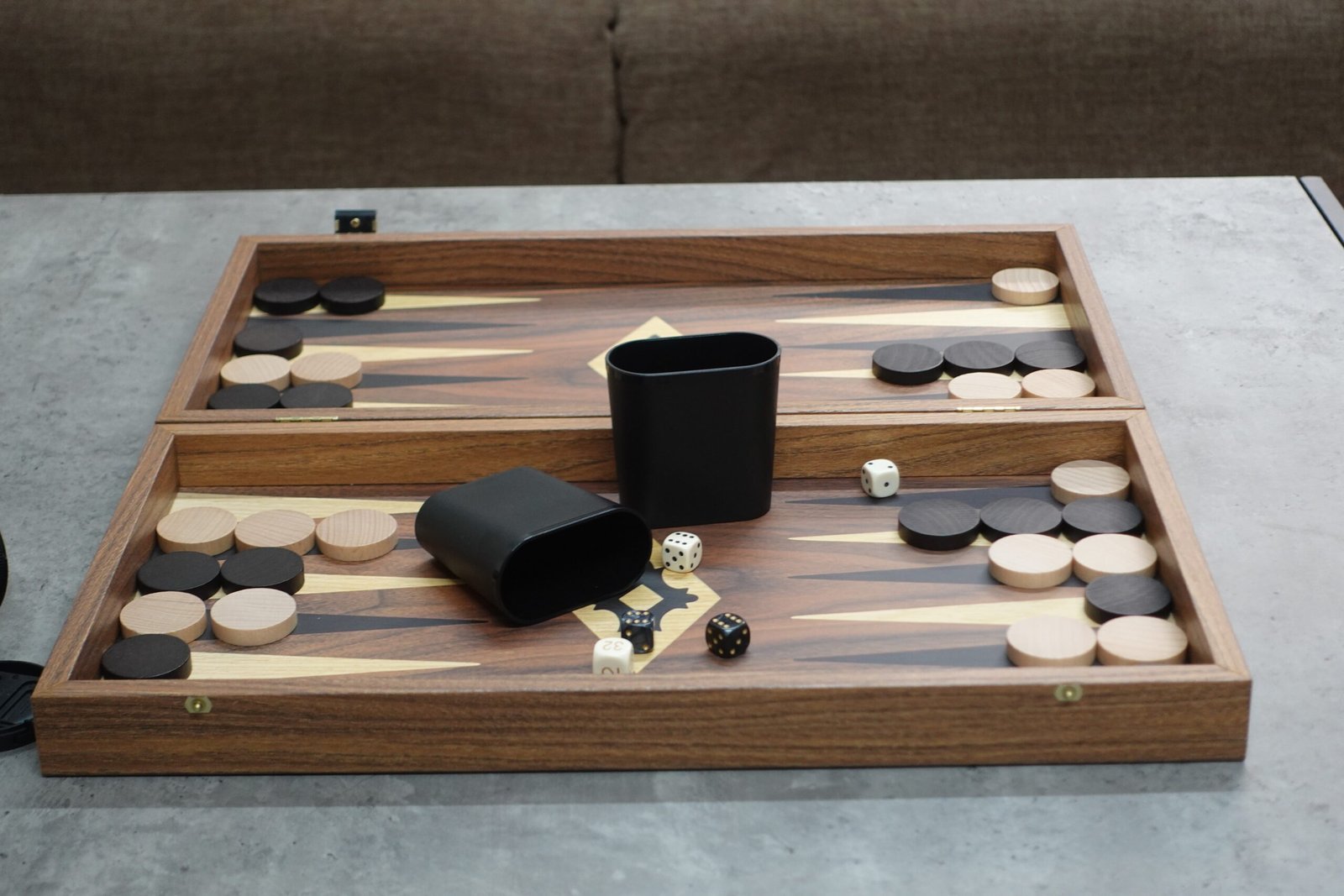 Manopoulos Walnut Backgammon Set 20 Inch - Image 5