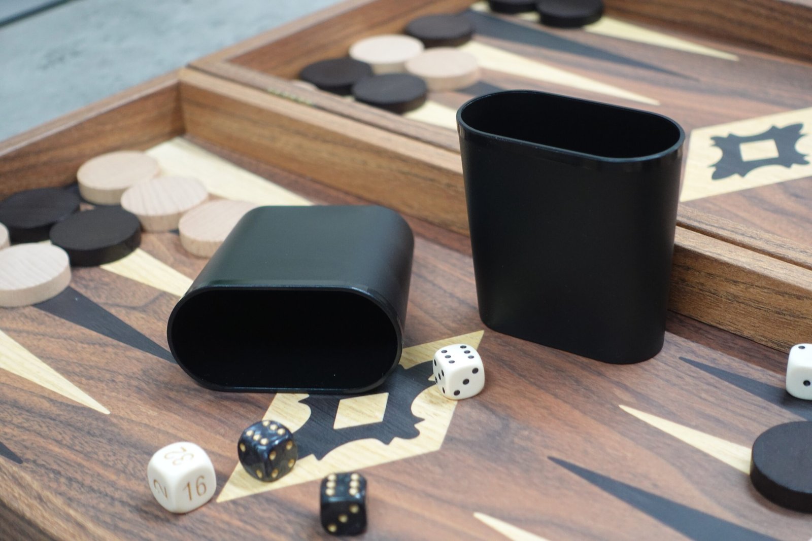 Manopoulos Walnut Backgammon Set 20 Inch - Image 6