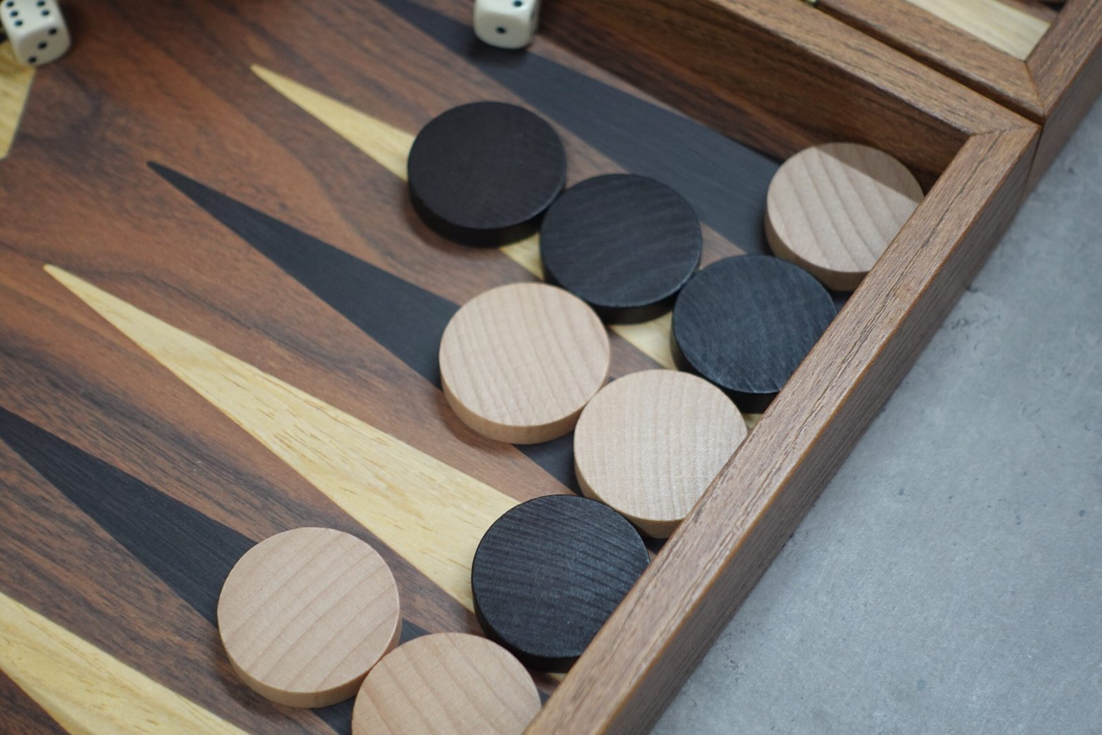 Manopoulos Walnut Backgammon Set 20 Inch - Image 7