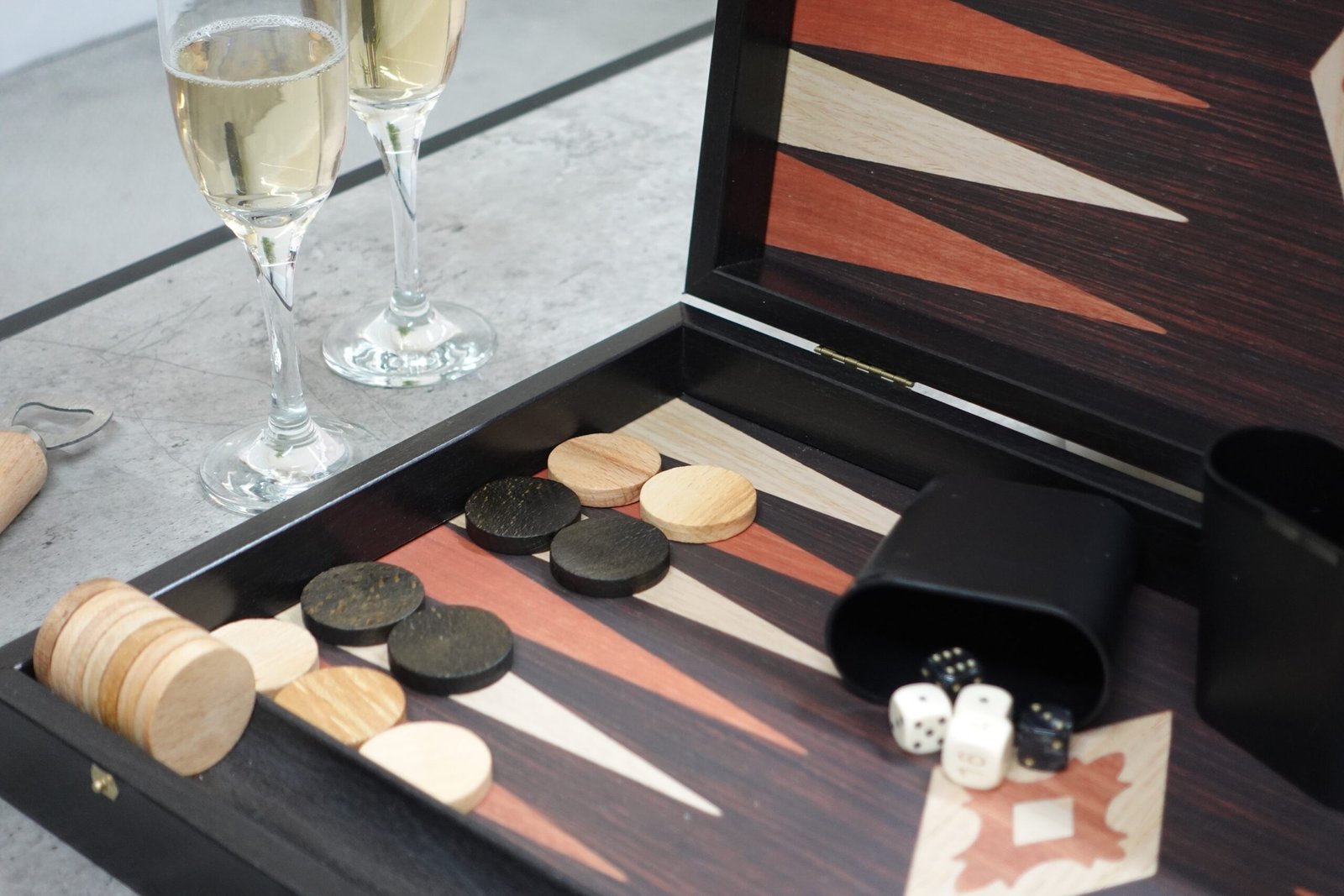 Manopoulos Wenge & Oak Backgammon Set 23 Inch with Storage Racks - Image 2