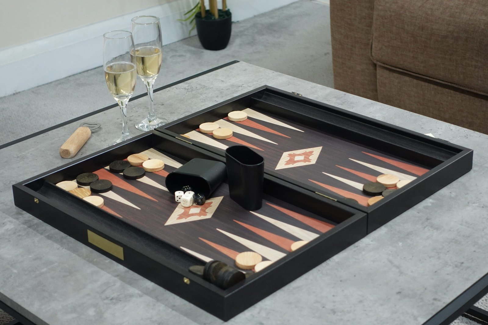 Manopoulos Wenge & Oak Backgammon Set 23 Inch with Storage Racks - Image 3