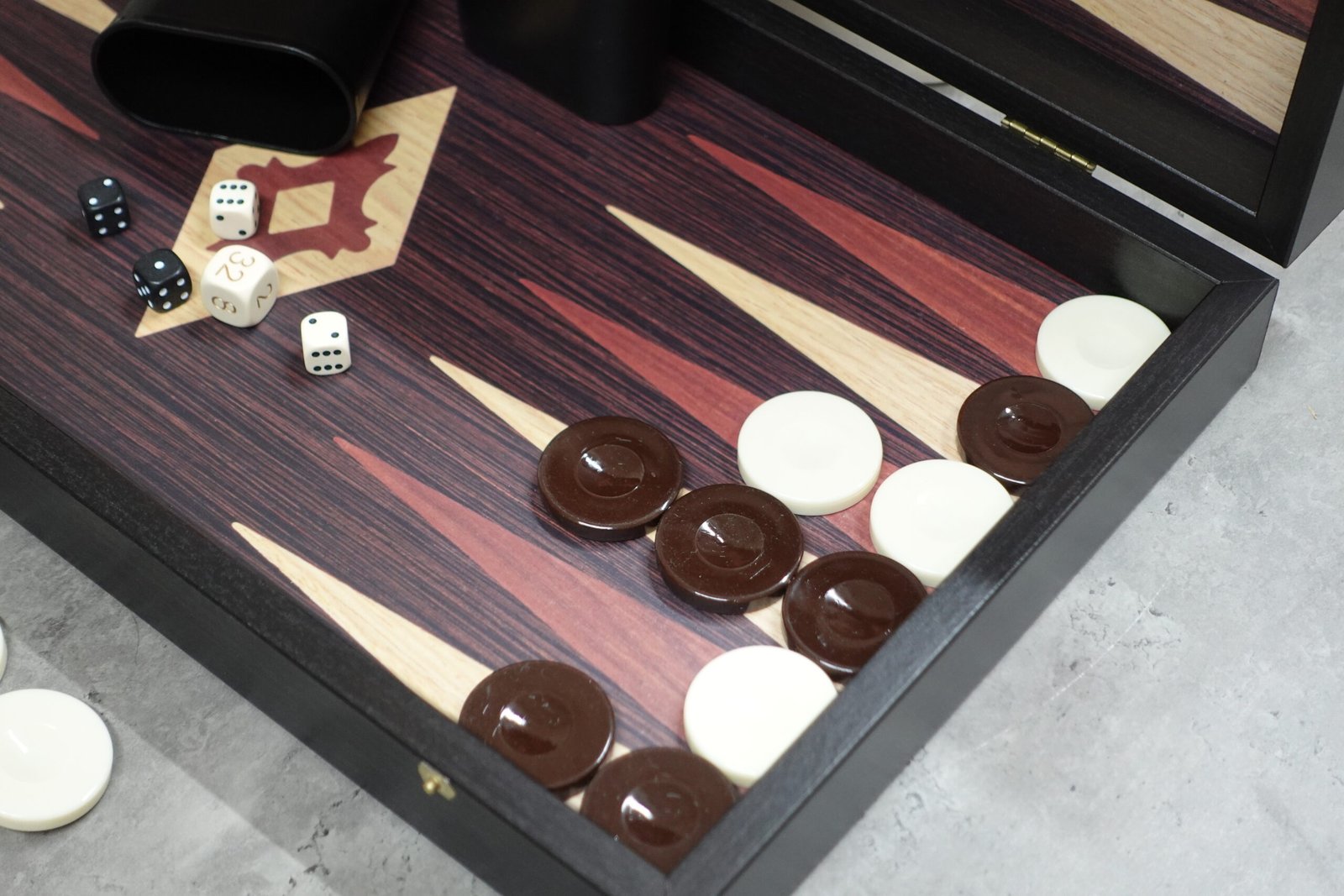 Manopoulos Wenge & Oak Backgammon Set 20 Inch - Image 5