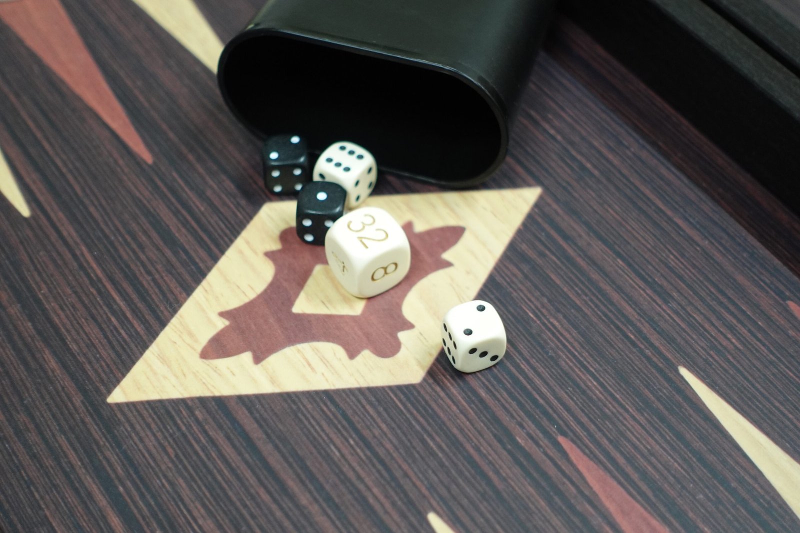 Manopoulos Wenge & Oak Backgammon Set 20 Inch - Image 9