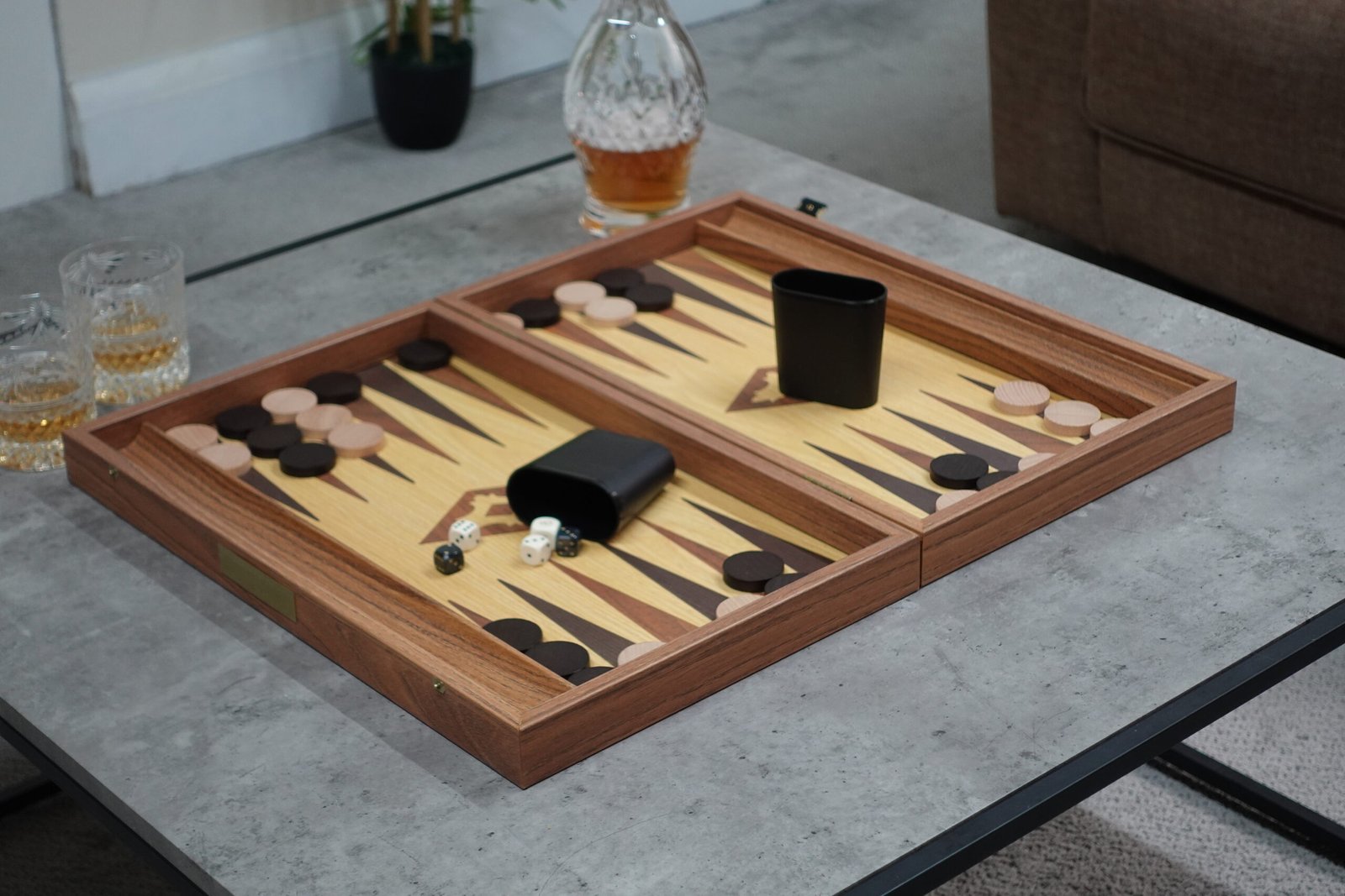Manopoulos Oak & Walnut Backgammon Set 23 Inch with Storage Racks - Image 2