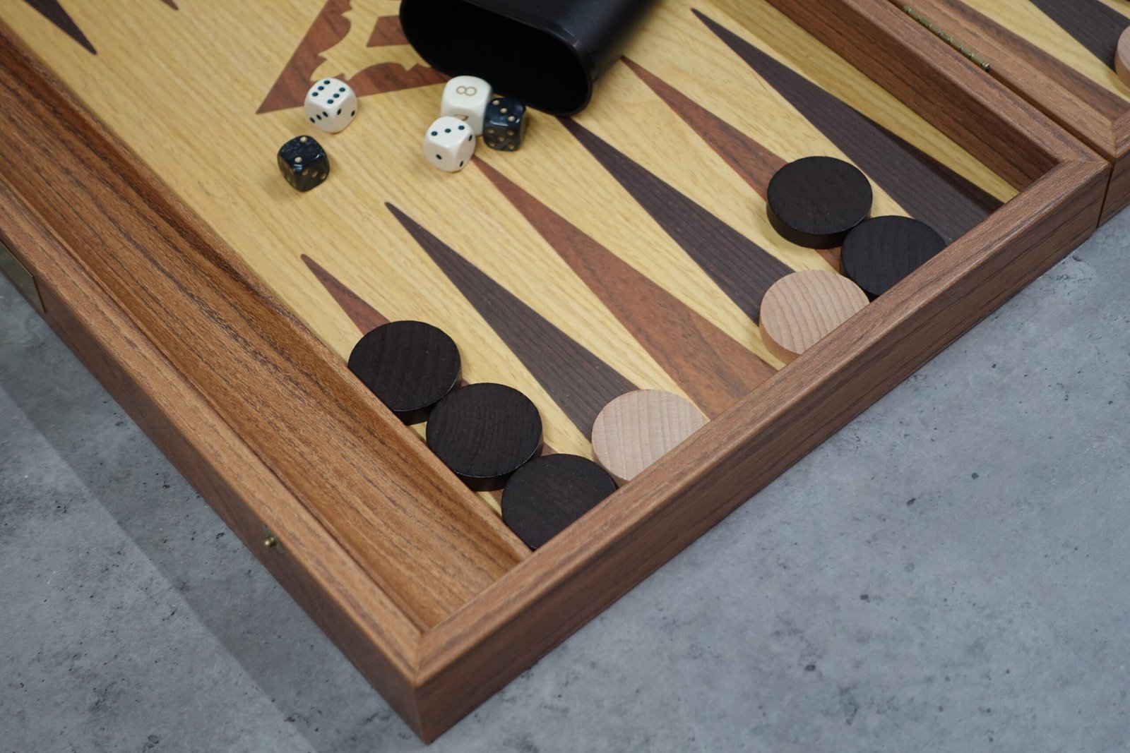 Manopoulos Oak & Walnut Backgammon Set 23 Inch with Storage Racks - Image 3