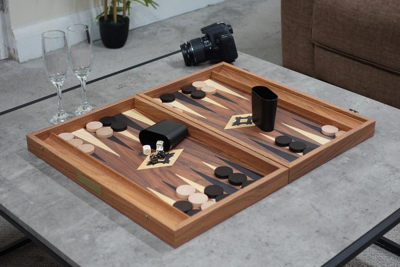 Manopoulos Walnut Backgammon Set 23 Inch with Storage Racks - Image 4