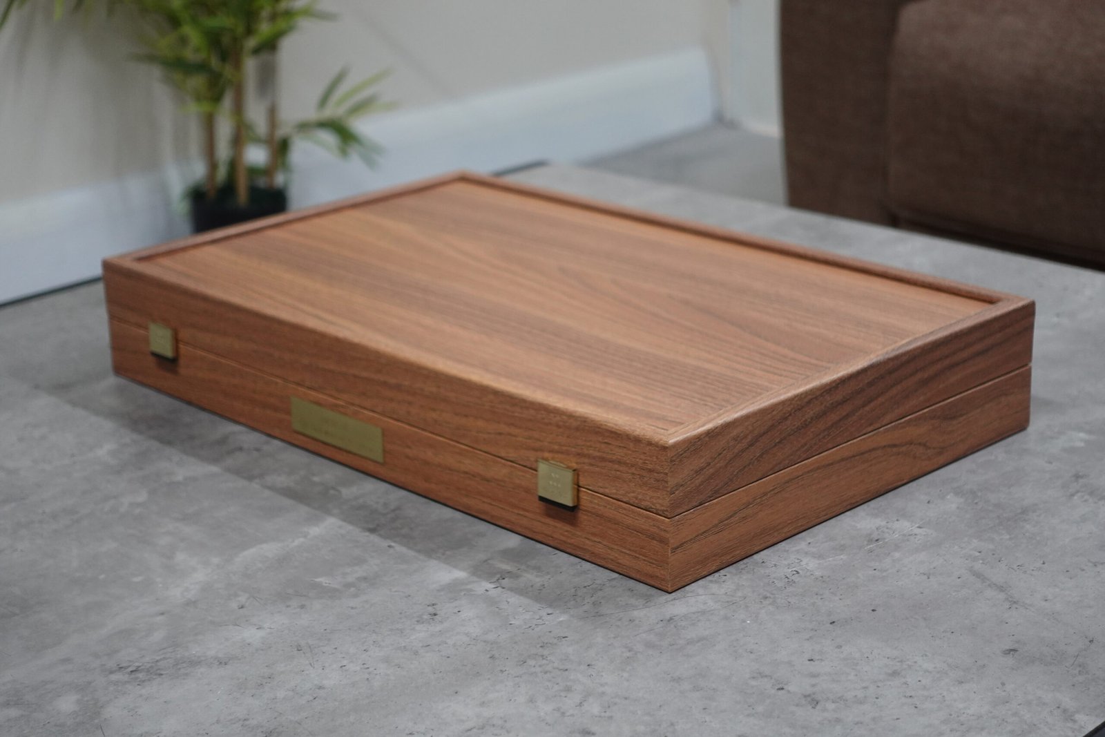 Manopoulos Walnut Backgammon Set 23 Inch with Storage Racks - Image 9