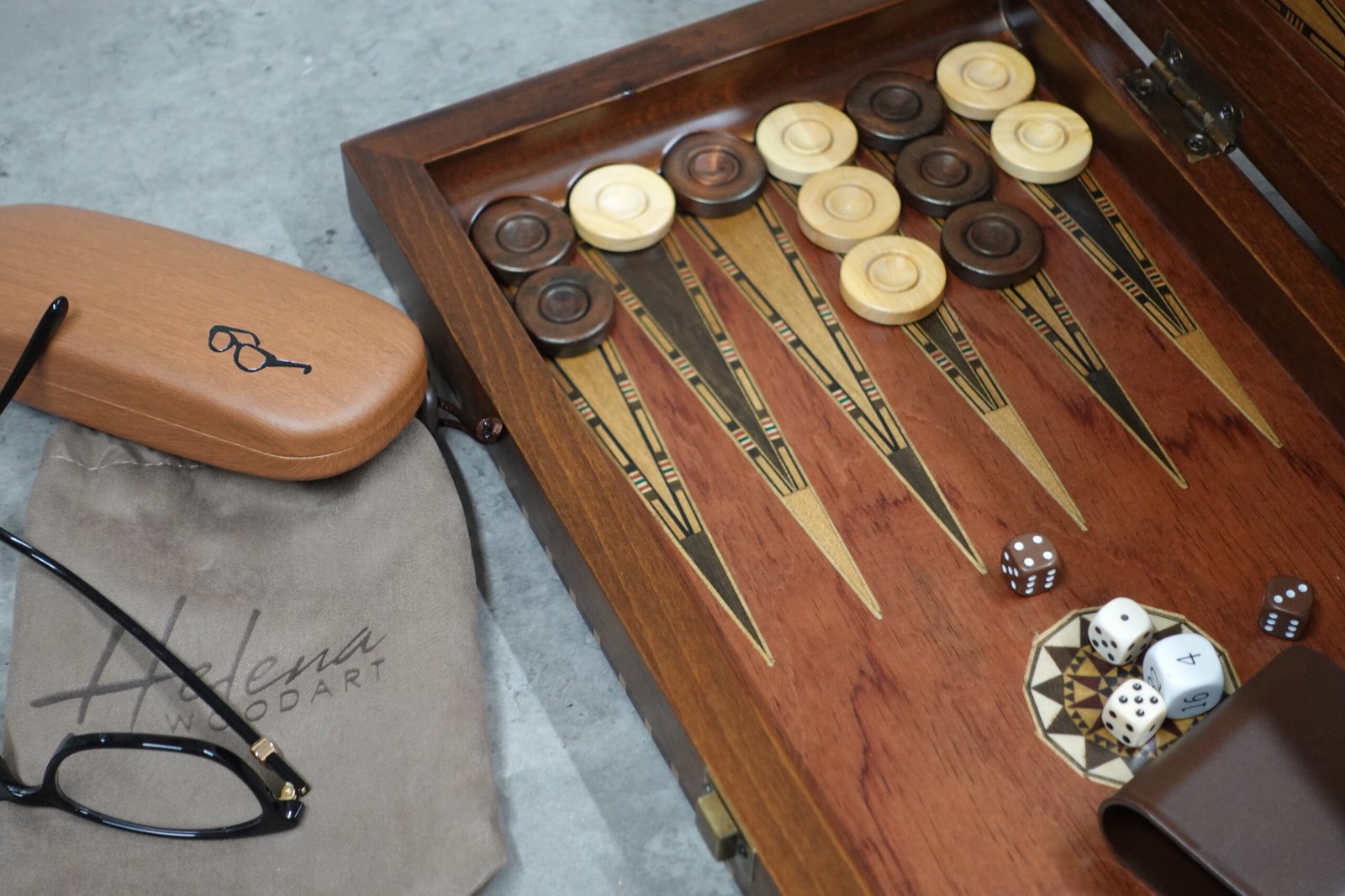 Helena Rural Rosewood Mother of Pearl Backgammon Set 20 Inch - Image 3
