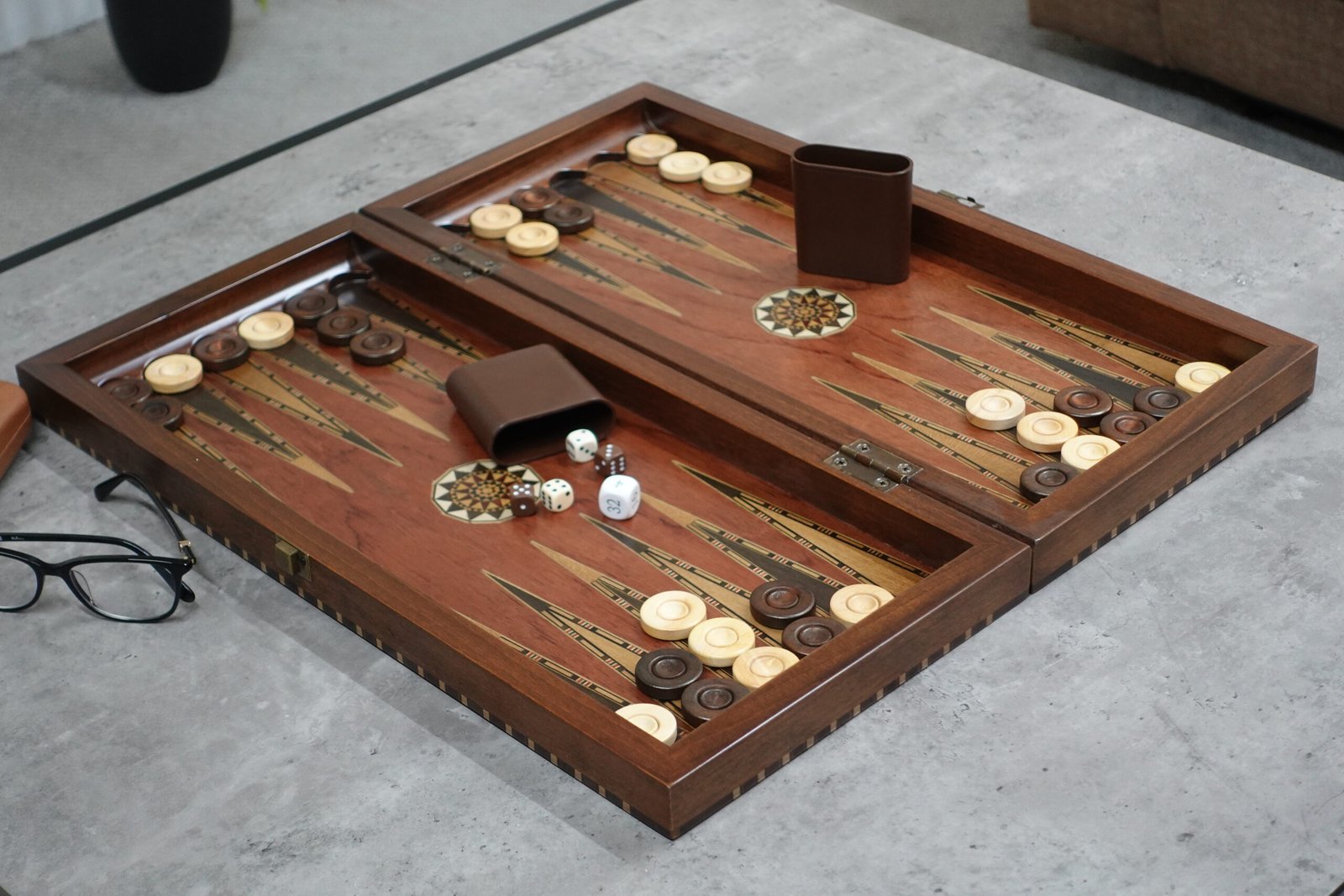 Helena Rural Rosewood Mother of Pearl Backgammon Set 20 Inch - Image 5