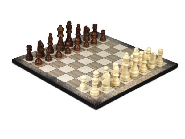 platinum oak chess board with brown chess pieces