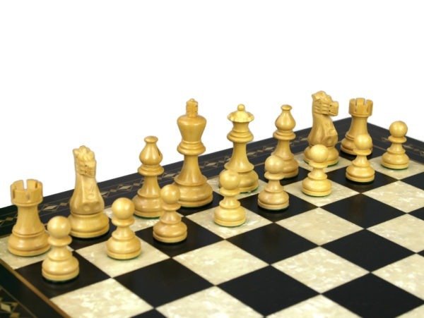 classic staunton chess pieces boxwood