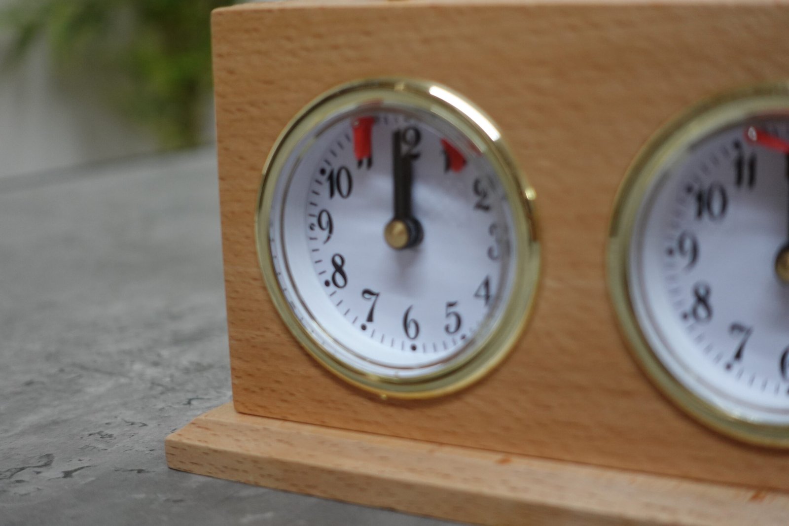 Natural Turnier Analog Wood Chess Clock With Stand - Image 3