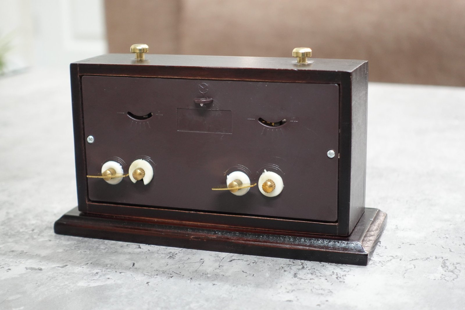 Stained Brown Turnier Analog Wood Chess Clock With Stand - Image 4