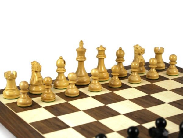 Reykjavik staunton boxwood chess pieces weighted on walnut board