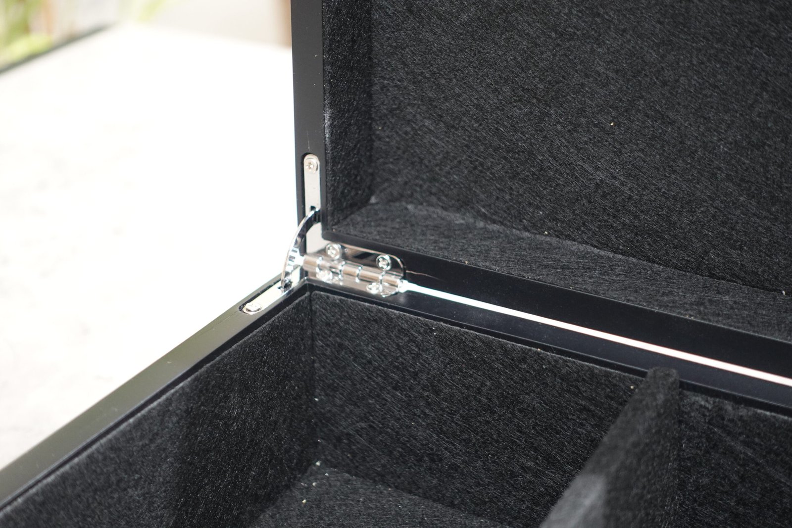 Ebony Chess Box With Metal Clasp 3.75 Inch - Image 8