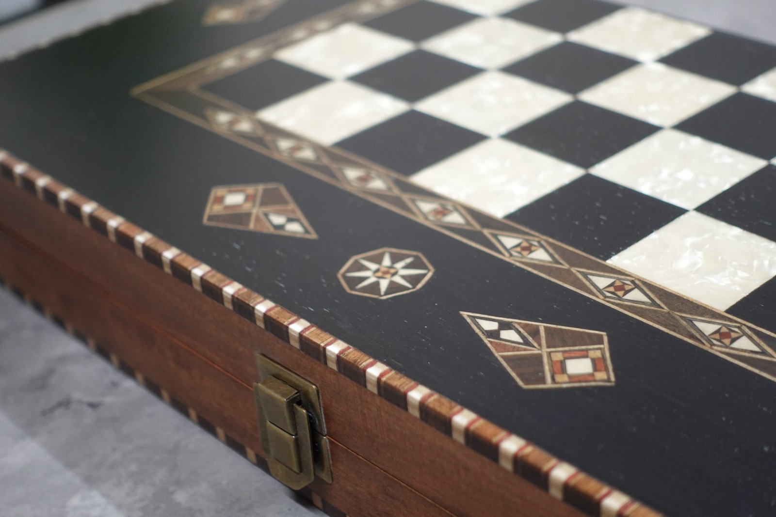 Helena Rural Ebony Mother of Pearl Backgammon Set 20 Inch - Image 3