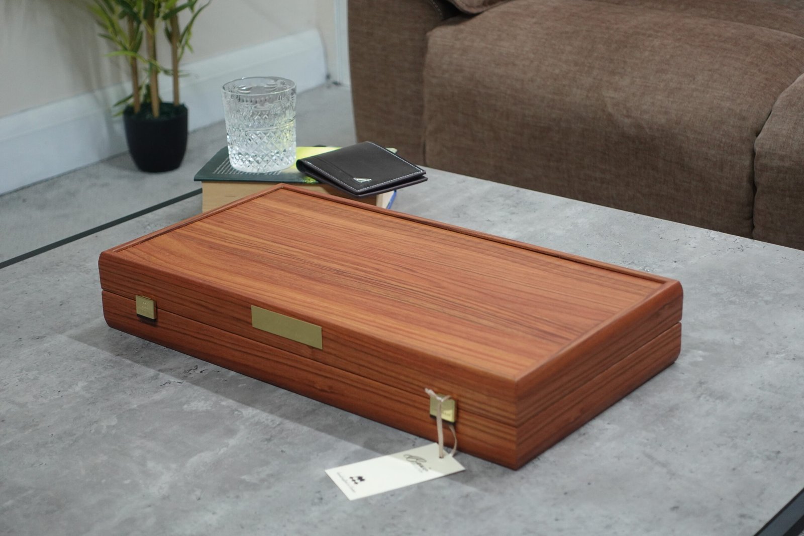 Mahogany Manopoulos Backgammon Set 20 Inch - Image 9