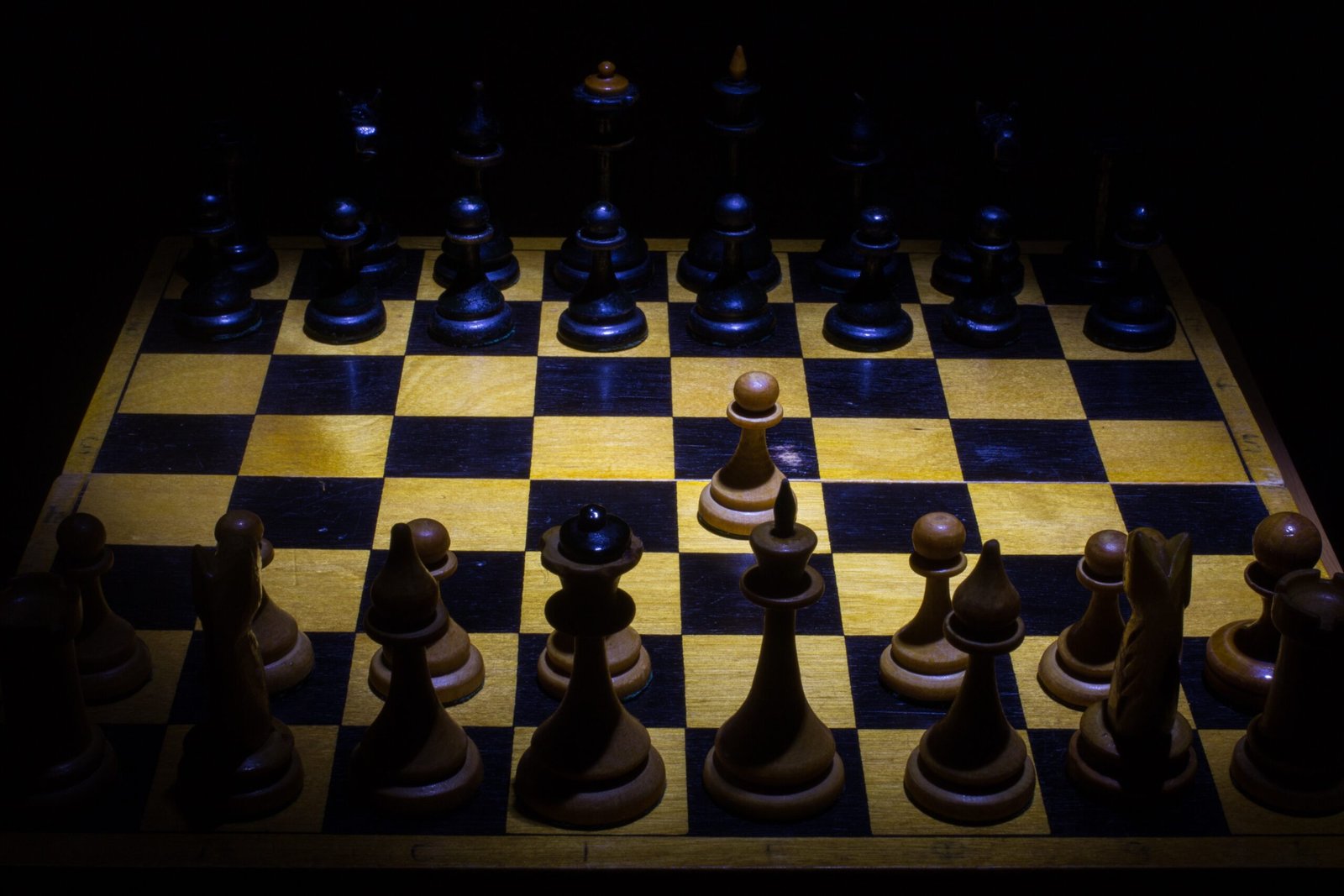 How the Queen's Gambit Is Played as a Chess Opening - dummies