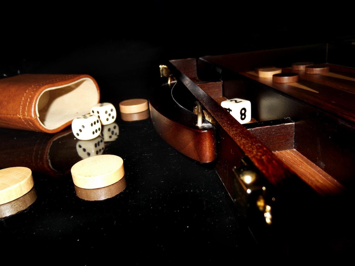 how to play backgammon?