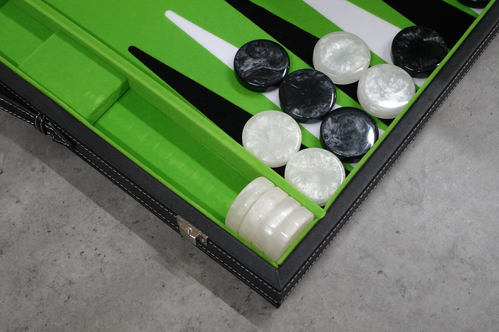 Lime Green Leather Backgammon Set 21 Inch - Image 7