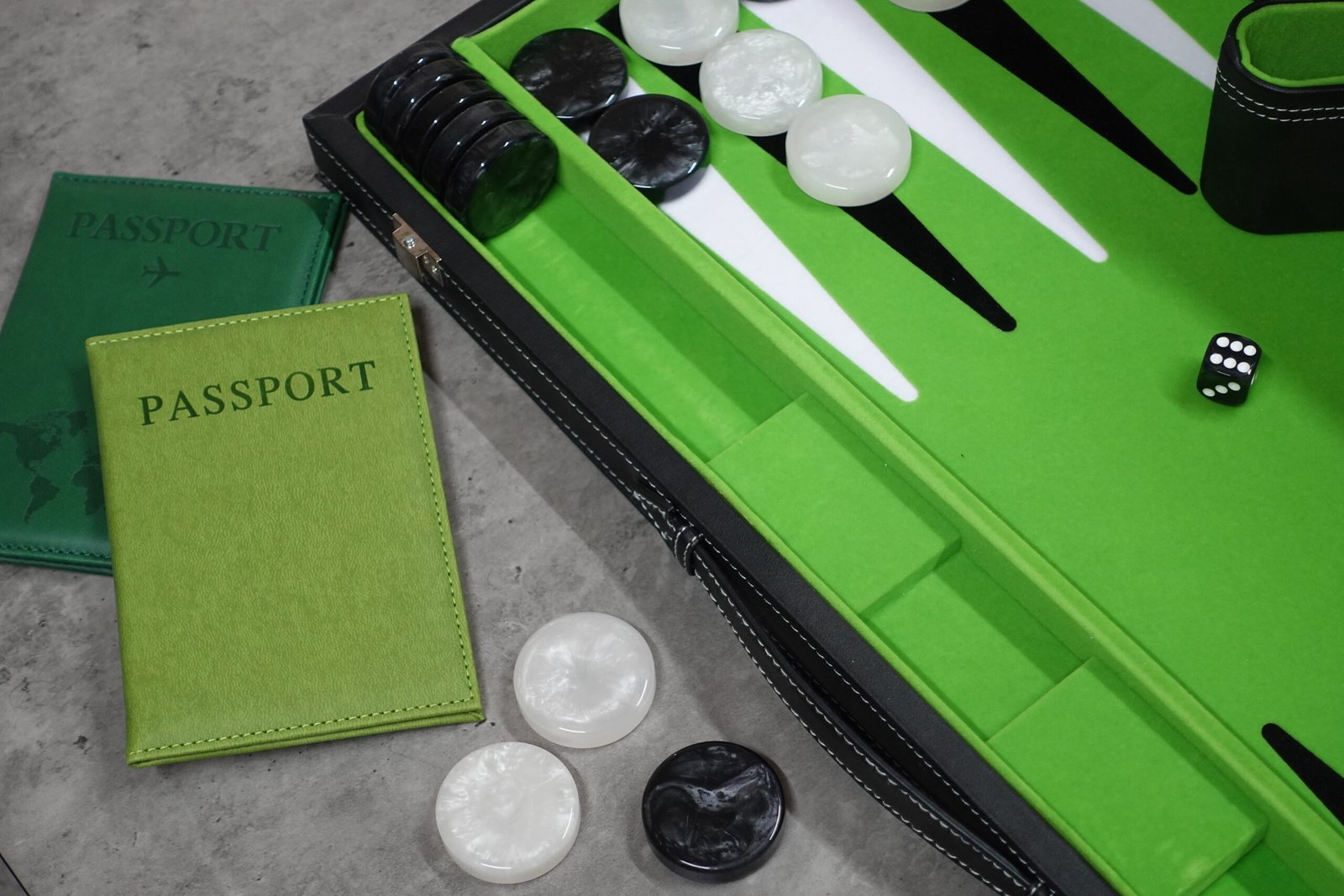 Lime Green Leather Backgammon Set 21 Inch - Image 6