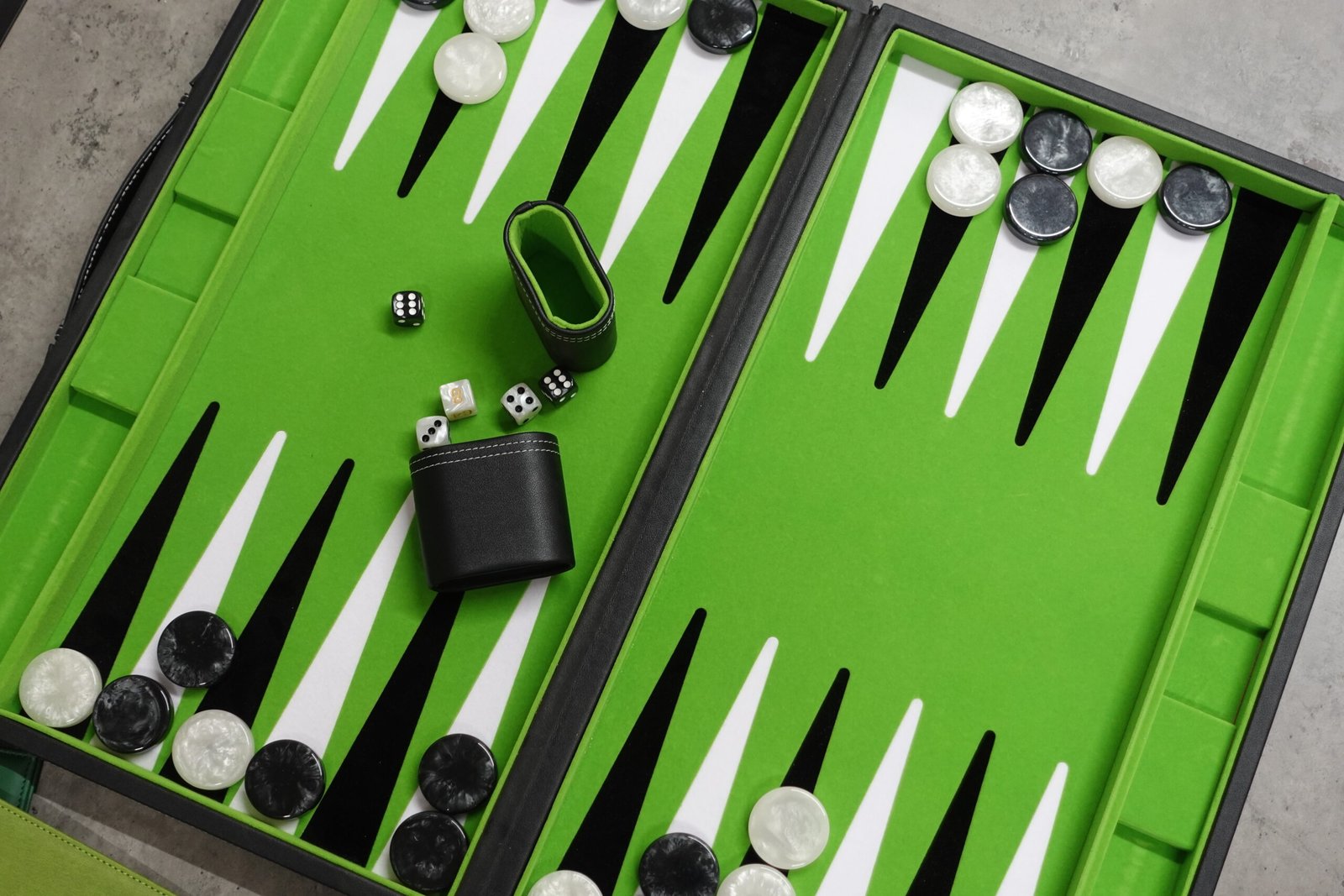 Lime Green Leather Backgammon Set 21 Inch - Image 4