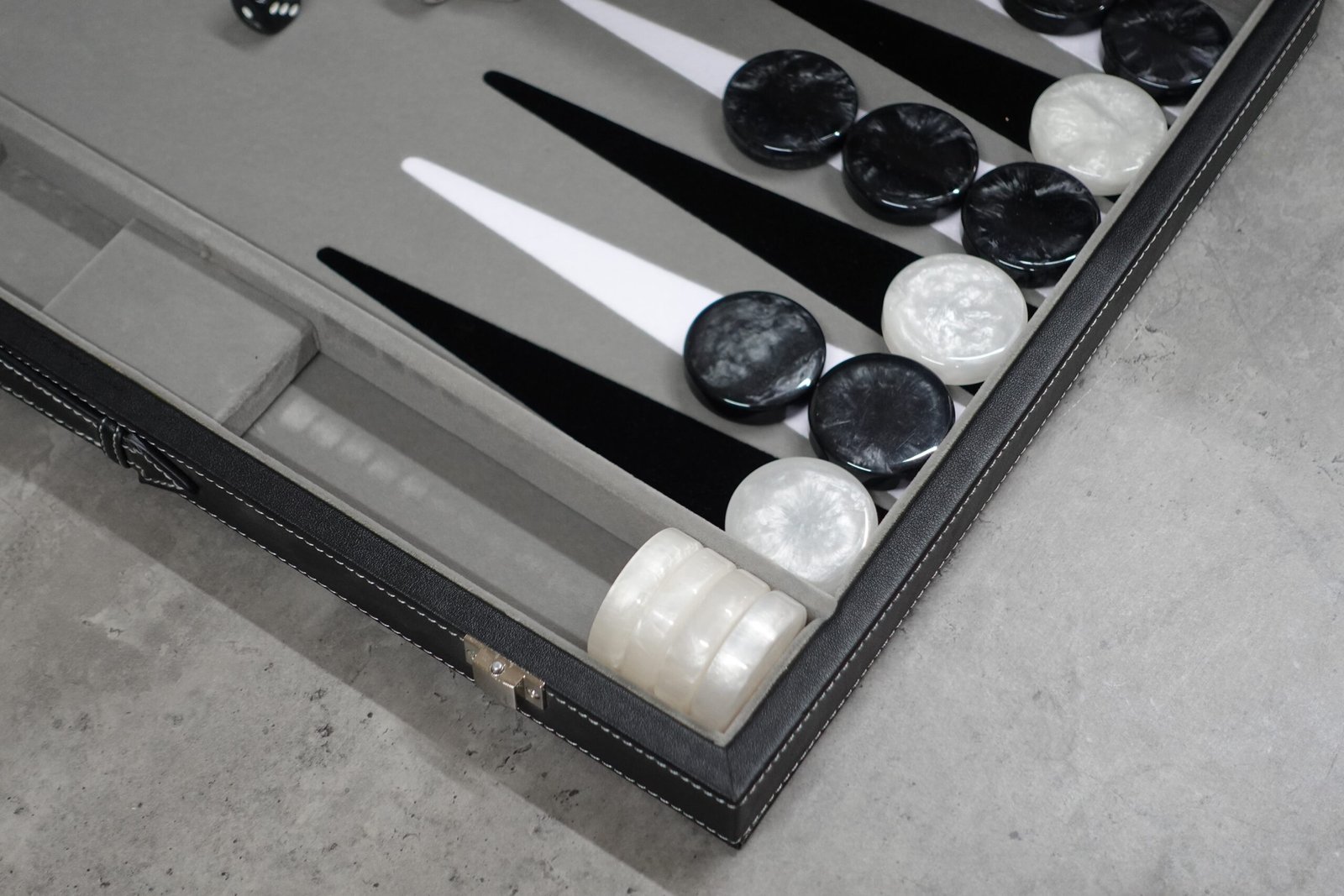 Graphene Grey Leather Backgammon Set 21 Inch - Image 2
