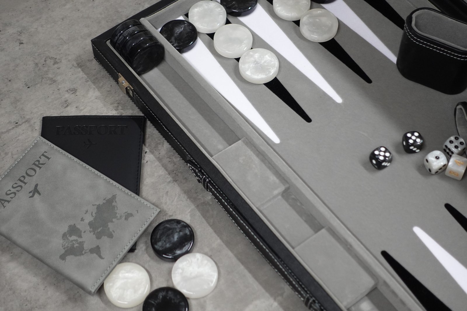 Graphene Grey Leather Backgammon Set 21 Inch - Image 3