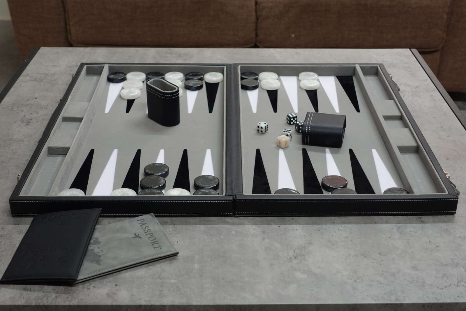 Graphene Grey Leather Backgammon Set 21 Inch - Image 5
